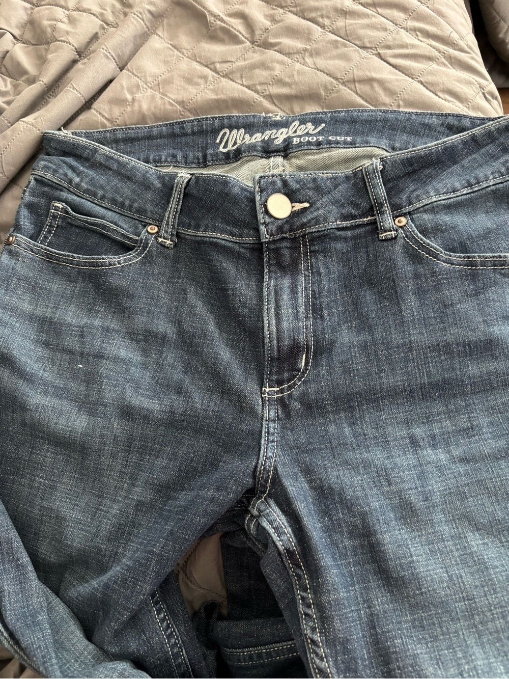 Wrangler Women’s Boot Cut Jeans in Dark Blue Wash 32@ waist and 31” length